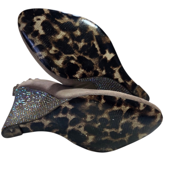 Betsey Johnson Women's Taupe Wedges With Rhinestones And Cute Bows Size 7 - Picture 5 of 8